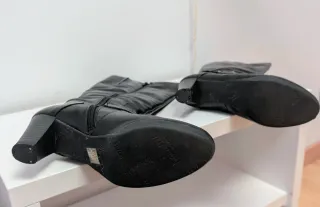 Botas altas de cuero negras
