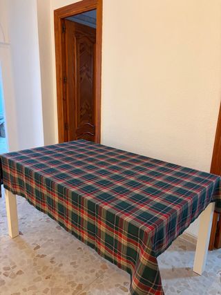Mantel de mesa a cuadros
