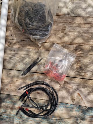 Sistema de riego con bomba y tubos