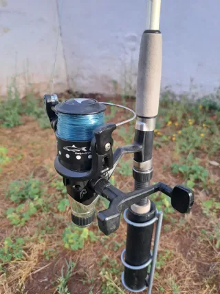 Caña de pescar con carrete y flotador