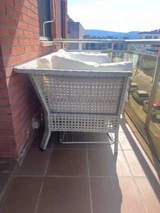 Divano esterno beige e bianco