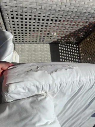 Divano esterno beige e bianco