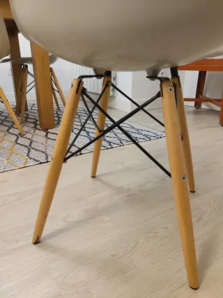 Sillas Eames Comedor (4)