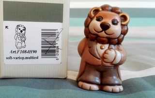 Thun Leone con panciotto in ceramica