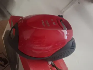 Aspirador Ufesa 1800W con Bolsa