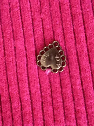 Vestido largo fucsia con capucha