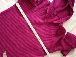 Vestido largo fucsia con capucha