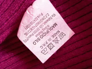 Vestido largo fucsia con capucha