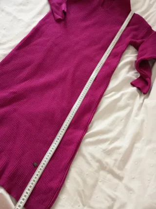 Vestido largo fucsia con capucha