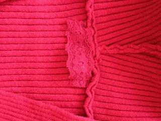 Vestido largo fucsia con capucha