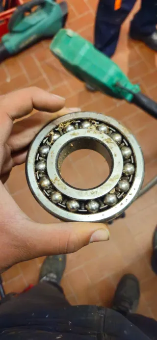 Rodamiento de bolas autolineable