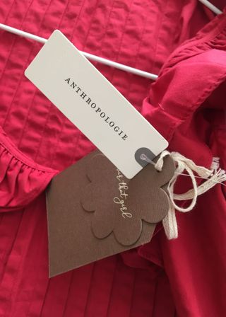 Blusa top rojo con volante de Anthropologie, XS