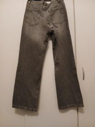 Vaqueros Bershka grises