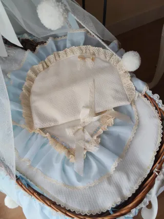 Moisés de bebé azul con dosel