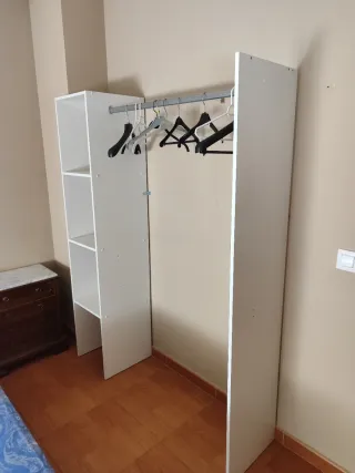 Armario blanco modular con colgador