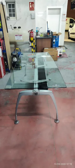 Mesa de oficina cristal y metal