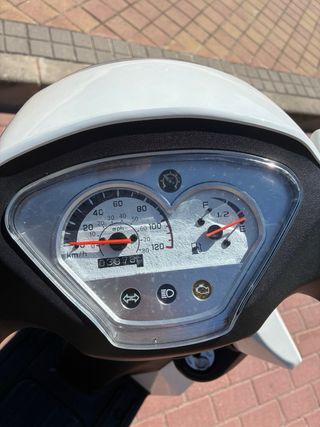 Moto 125cc Classic Blanca Automática