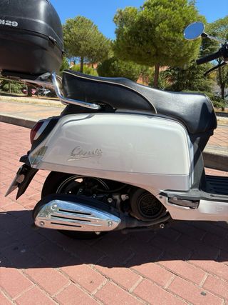Moto 125cc Classic Blanca Automática