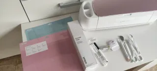 Cricut Maker Rosa + Kit Utensili