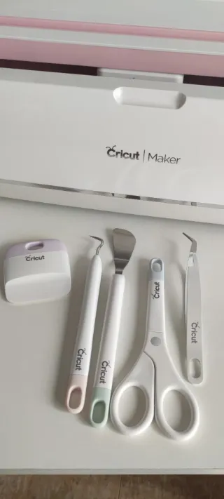 Cricut Maker Rosa + Kit Utensili
