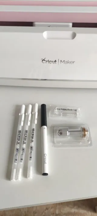 Cricut Maker Rosa + Kit Utensili