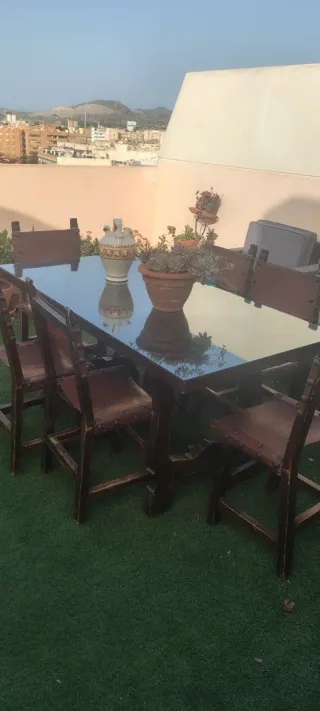 Mesa comedor madera y hierro + 6 sillas cuero