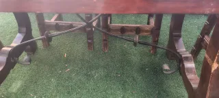 Mesa comedor madera y hierro + 6 sillas cuero