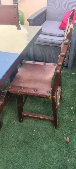 Mesa comedor madera y hierro + 6 sillas cuero