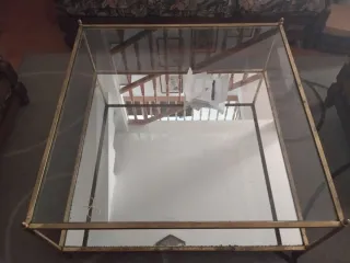 Mesa de centro cristal y metal dorada