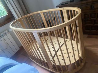 Cuna Stokke ovalada madera