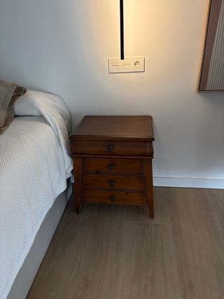 Cabecero madera maciza con 2 mesitas
