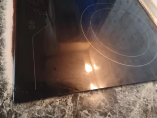 Vitrocerámica no inducción tiene un pico roto