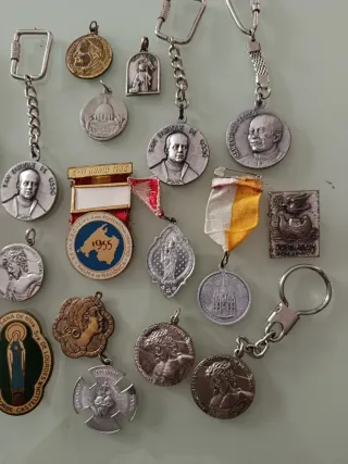 Lote Medallas y Llaveros Religiosos