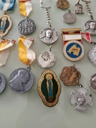 Lote Medallas y Llaveros Religiosos