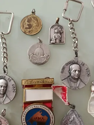 Lote Medallas y Llaveros Religiosos