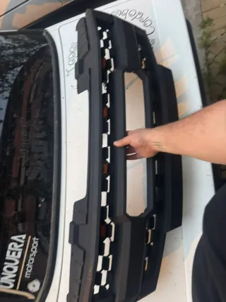 Rejilla Delantera Nissan Navarra con LED