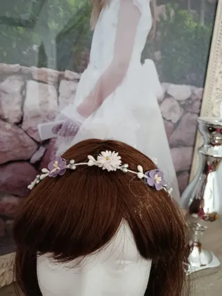 Corona comunión/ceremonias flores moradas y blanca