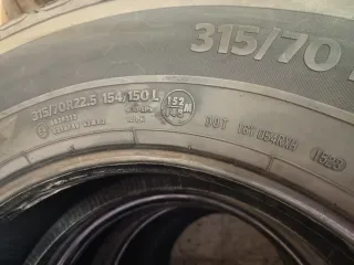 Juego de 4 Neumáticos rayados 315/70/22.5