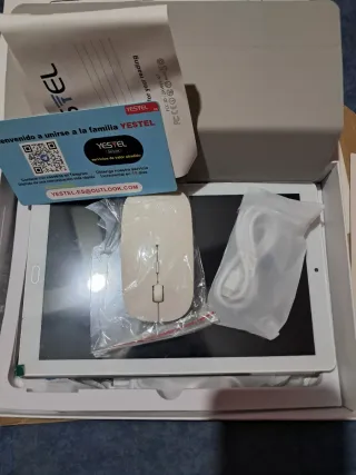Tablet YESTEL Plata con teclado raton