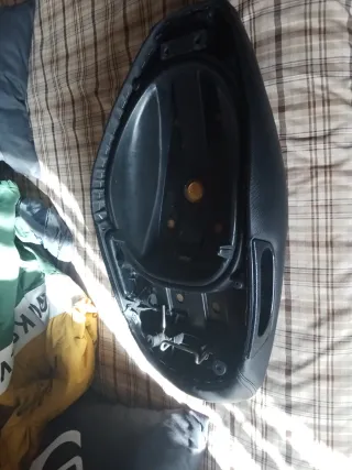 Asiento Piaggio tiene su llaves esta completo.zip