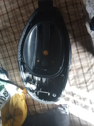 Asiento Piaggio tiene su llaves esta completo.zip