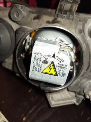 Faros Xenón Saab 93 2007 Completos