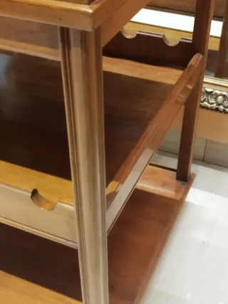 Carrito de madera con ruedas