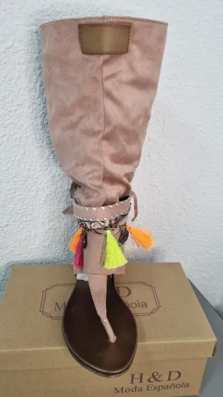 Botas altas con flecos y abalorios
