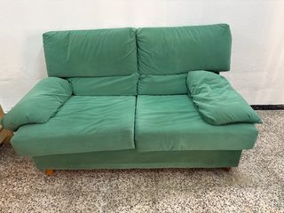 Sofá de tela verde