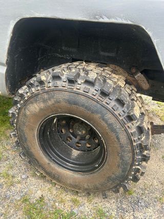 Juego de 4 Llantas y Neumáticos Todoterreno