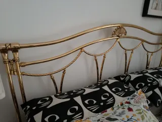 Cabecero de cama dorado