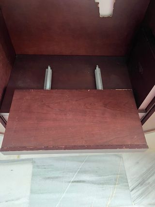 Mueble de salón de madera marrón