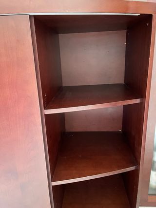 Mueble de salón de madera marrón