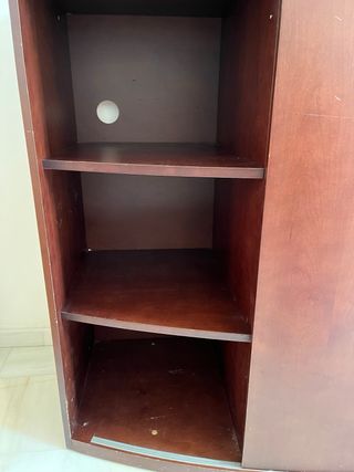 Mueble de salón de madera marrón